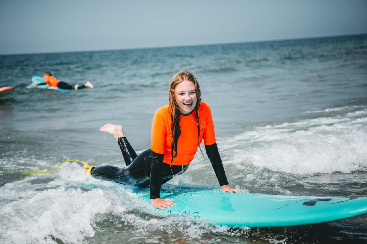 Family & Surfhostel Petten Exteriör bild